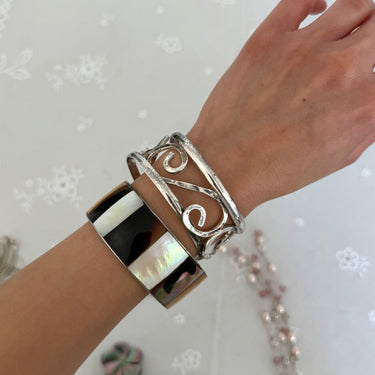 [Vintage Shell Drop] Swirl Bangle