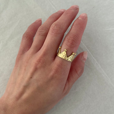 Queen Ring in Gold