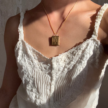 [Vintage Locket Drop] Bookworm Necklace